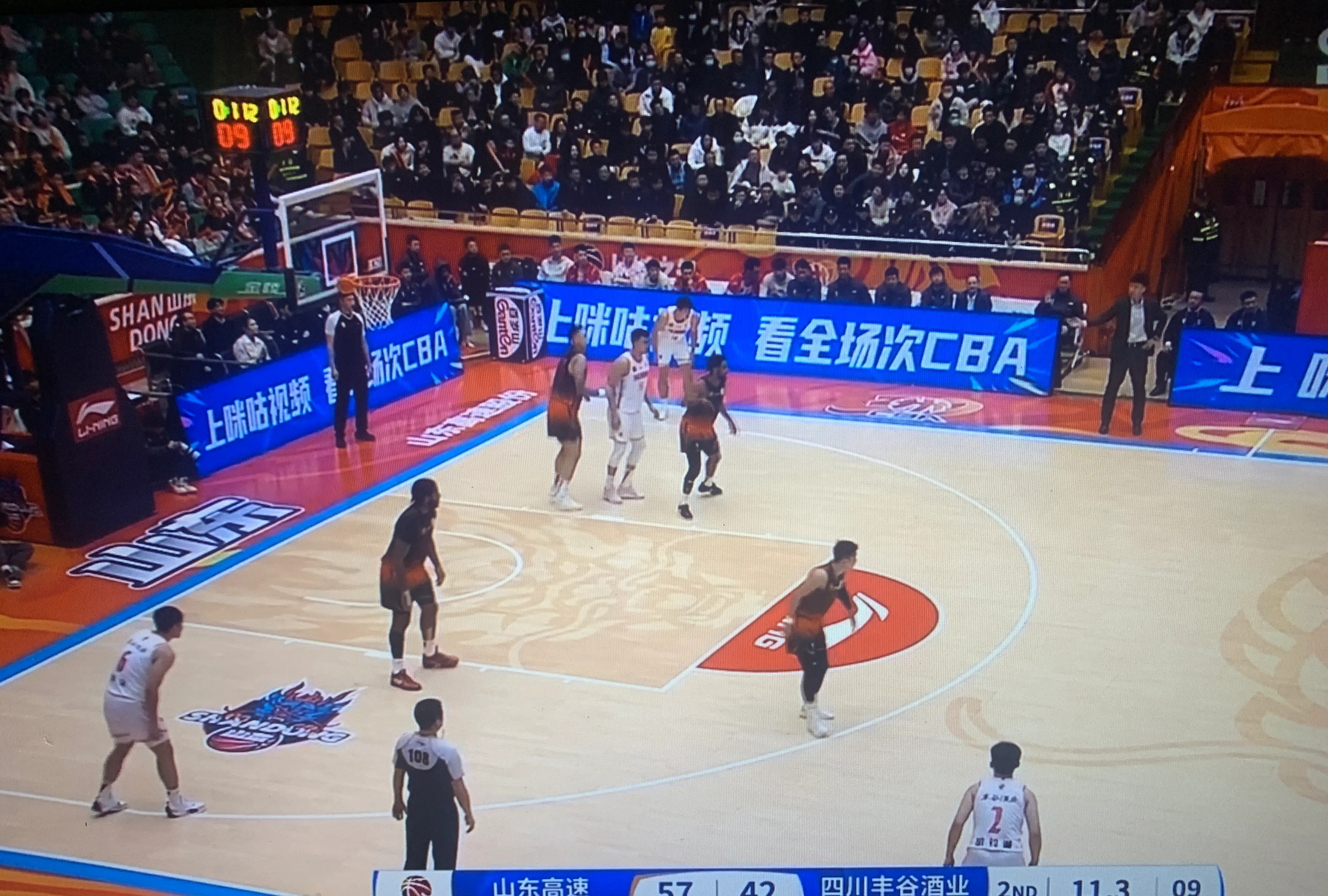 外援发威，助球队大比分击败对手晋级的简单介绍